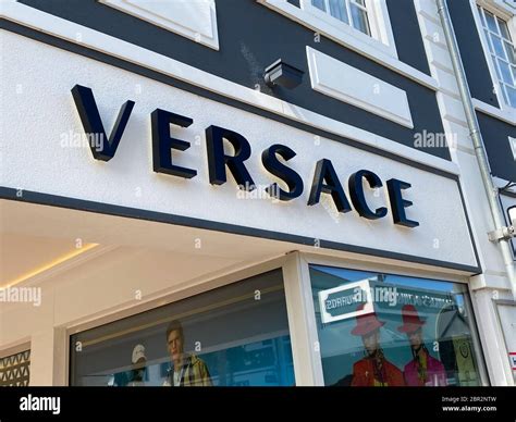 versace roermond telefoonnummer